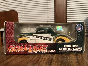 VINTAGE ERTL GREEN BAY PACKER 1940 FORD GOAL LINE CLASSIC LOCKING COIN BANK - Picture 1 of 2