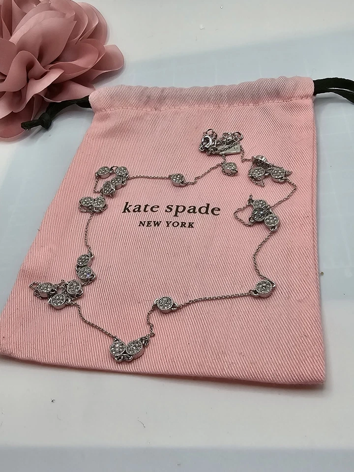 Collar Estación Kate Spade Estrás Tono Plateado Gatsby con Bolso Firmado 36"  Foto 1 de 4