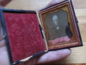 Excellent c1845 1/9th Daguerreotype, Handsome Young Man, Great Tie !! - Picture 1 of 6