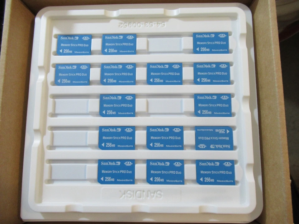 256MB BLUE SANDISK MEMORY STICK PRO DUO CARD MAGICGATE New Old Stock - Image 1 of 4