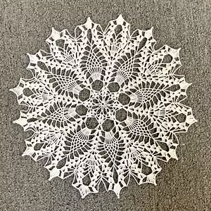 Handgefertigte Häkelspitze Tischdecke rund 100 % Baumwolle 14 1/2" Beige Farbe - Bild 1 von 3