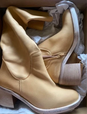 womens Free People camel colored tall boots size 38 (8) NEW with box - Image 1 of 4
