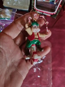 Vintage Mistletoe Magic Mouse On Unicycle Juggling Christmas Ornament 1994 94  - Bild 1 von 2