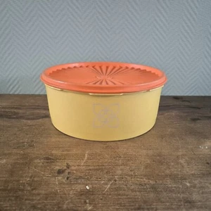 Vtg Tupperware Servalier Canister with Lid Harvest Yellow w.Orange Seal 1201-20 - Picture 1 of 7
