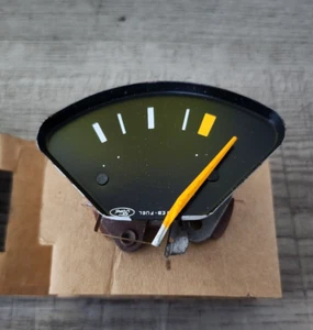 FORD CAPRI Mk2 FUEL GAUGE 6070133  GENUIN NEW PART RARE NOW - Picture 1 of 2