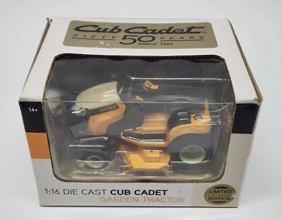 Cortador de grama Cub Cadet GTX 2154 LE trator de jardim 50º aniversário SpecCast 1/16 - Imagem 1 de 4