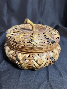 Wicker Bamboo Woven Basket With Lid - Picture 1 of 8