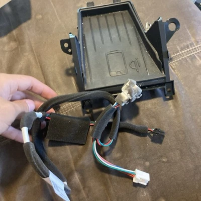 2020-2025 Subaru Outback Legacy Wireless Charger OEM H671SAN202 - Image 1 of 4