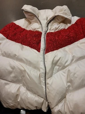 Moncler GooseDown заполненный size3 девочек куртка белый с красной отделкой - Изображение 1 из 4