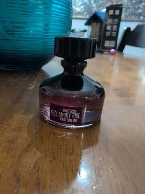 The Body Shop White Musk Smoky Rose Perfume Oil Womens 0.6 Oz / 20 mL Nwob - Image 1 of 4