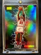 1997-98 SKYBOX PREMIUM MICHAEL JORDAN THUNDER AND LIGHTNING INSERT . RARE CARD