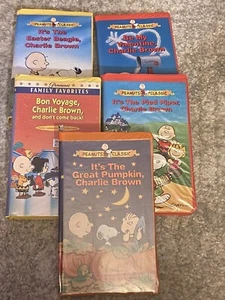 5 Movies!!! Charlie Brown Holiday VHS Tape Lot Great Pumpkin Valentine Easter - Picture 1 of 3