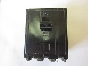 Interruptor circuito Square D QO315 3P 15A 240 V, usado - Imagen 1 de 2
