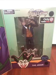 Figura del Joker DC Diamond Select Gallery en caja original - exclusiva de Game Stop - Imagen 1 de 6