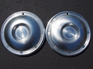 (2) Vintage Oldsmobile Hubcaps Wheel Covers 1967 F85~Cutlass~Delta 88 - Picture 1 of 5