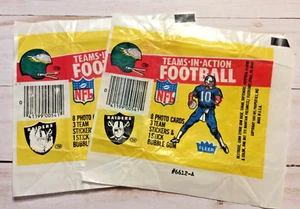 Fleer 1980 lote de 2 equipos en acción NFL envoltura de fútbol americano sin envoltura de tarjetas solamente - Imagen 1 de 2