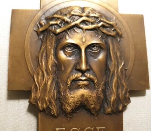 MEDAGLIA FRANCESE 88mm Ecce Homo anni 40 croce targa bronzo di prudhomme Cristo Gesù - Foto 1 di 5
