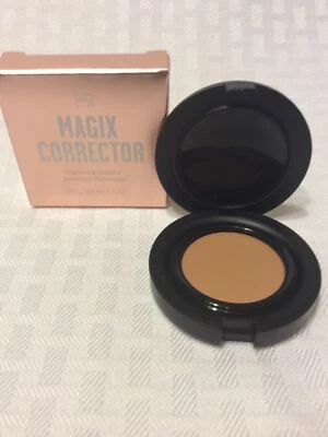 Avon fmg MAGIX CORRECTOR BRIGHTENING PERFECTOR 0.11 oz. MEDIUM - Image 1 of 4