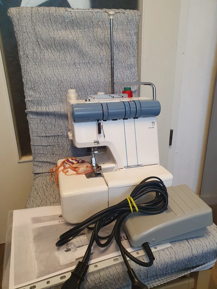 Privileg 303 Overlock Nähmaschine, 3 Faden - Bild 1 von 4