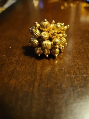 Anillo Esculpido Vintage Colección Joan Rivers Tono Dorado Talla 7 Foto 1 de 4