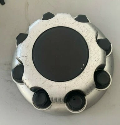  Оригинальный серебристый центральный колпак GMC SIERRA 2500/3500 8 зажимов 15052379 - Изображение 1 из 4