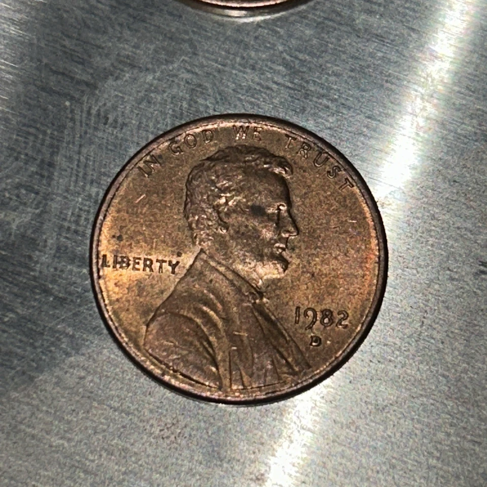 Small Date 1982 D Copper Penny 3.1 grams - Image 1 of 4