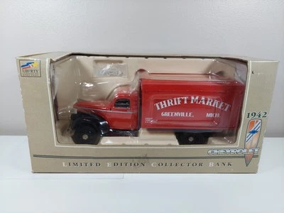 NUEVO Liberty Classics "Greenville, MI Thrift Market" 1942 Chevrolet Collector Bank Foto 1 de 2