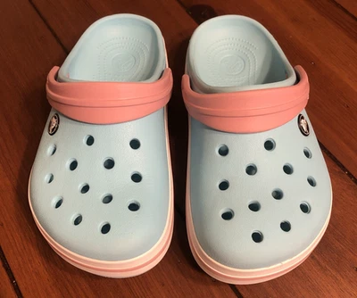 Босоножки Crocs с крокодиловой лентой лед синие розовые белые большие детские 2 водонепроницаемых ремешка на каблуке - Изображение 1 из 4