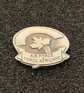Vintage Canadian Air Force Force Aerienne Pewter Flying Maple Leaf Pin - SPC - Picture 1 of 3