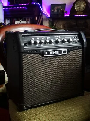 Fantastic Line 6 Spider IV 15 Guitar Amp Combo Amplifier + Effects MP3 CD Pedal - Image 1 of 4