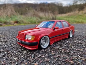 1:18 Mercedes 300E 6.0 AMG afinación profunda con llantas de aluminio real cromadas de 19 pulgadas - Imagen 1 de 4