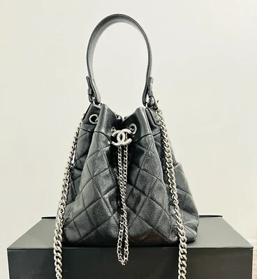 Сумка-ведро Chanel CC на цепочке стеганая цвет икры маленькая - Изображение 1 из 4