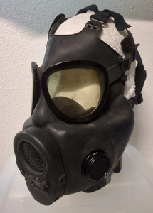 Vintage 1969 Vietnam Era US Military Gas Mask Model M17A1 Size Medium - Picture 1 of 9