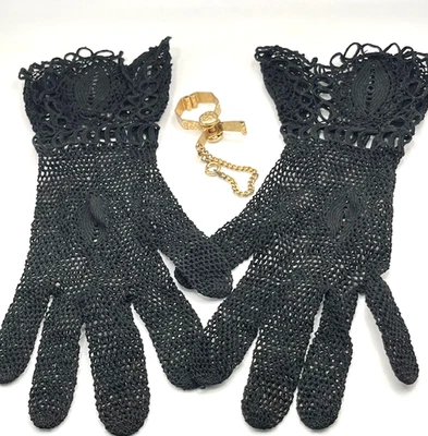 Guantes de encaje negros vintage y soporte de clip para guantes tono dorado levantador de falda Foto 1 de 4