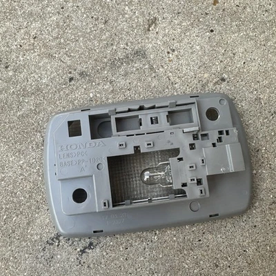 Base de luz domo superior trasero interior Honda Fit 2019 > PP-TD20<B. Foto 1 de 4