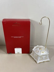 Disney Princess Celebration Ornament Ständer MIB - Bild 1 von 11