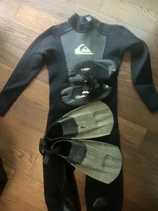 Quicksilver Wet Suit Syncro 3:2 Hyper Stretch XLS/27 con pinne scarpe acqua - Foto 1 di 9