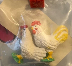 H&R Trains G Scale - 2 White Hens - CLST - Picture 1 of 1