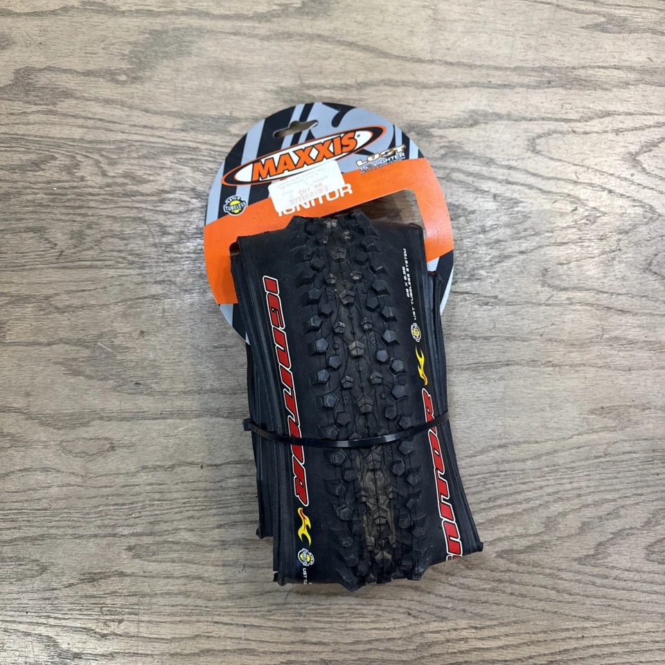 Maxxis Ignitor Folding Mountain Bike Tire 26” 2.35” UST Tubeless - Image 1 of 4
