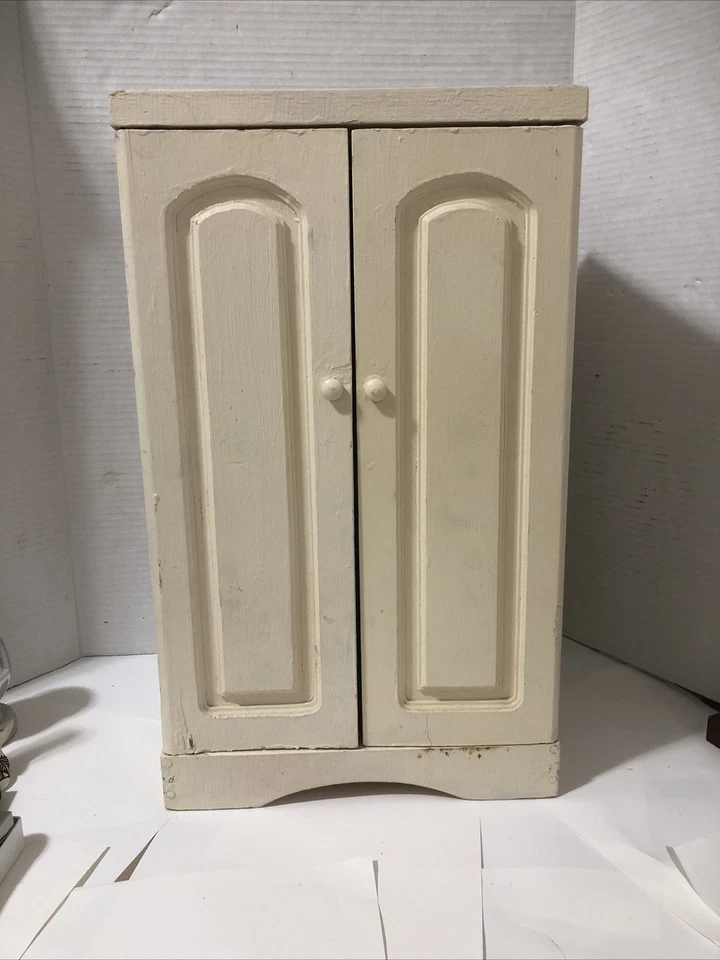 Armario Betty Boop de madera rústico vintage blanco envejecido de 2 puertas Foto 1 de 4