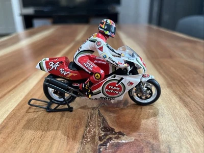 Onyx: M004 Suzuki RGV 500 Team Suzuki Kevin Schwantz #34 1:24 Foto 1 de 4