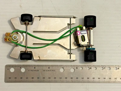 Nuevo Stock Antiguo Parma? JK? ¿Otros? Chasis de coche ranura escala 1/24 Flex NOS Foto 1 de 2