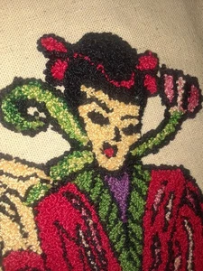 ANTQ 1900er seltene Crewel Stickerei ASIATISCHE GEISHA DAME◇2-SEITIGE KUNST Form◇18" x 15" - Bild 1 von 14