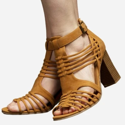 Сандалии на блочном каблуке с ремешками желтовато-коричневые Charlotte Russe — размер 10 - Изображение 1 из 2