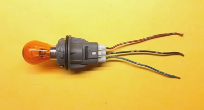 Honda & Acura Front Turn Signal Light Bulb Socket & Wiring Plug 33302-SR3-A01 Foto 1 de 4