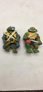 Vintage 2 Teenage Mutant Ninja Turtles Rubber 2" Magnets-Leonard & Raphael  - Picture 1 of 2