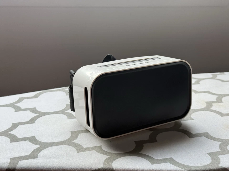 2017 Sharper Image VR HEADSET For Use With Phone Fits SMART PHONES - Image 1 of 4