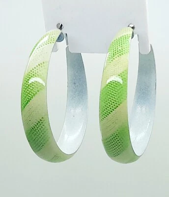 PENDIENTES DE ARO DE METAL DE 2 PULGADAS A RAYAS DIAGONALES A RAYAS BLANCAS Y VERDES #2 Foto 1 de 4