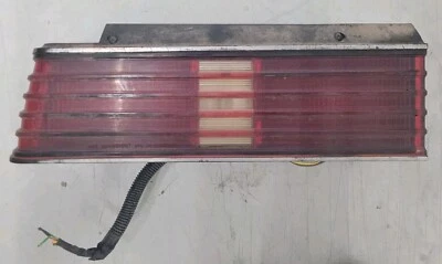 Luz trasera izquierda conductor Pontiac J2000 82-84 2 puertas Ntbk Ex. LE And SE  Foto 1 de 3