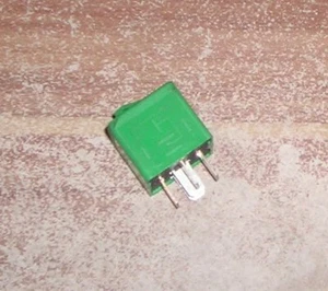 FORD GREEN MULTI PURPOSE 5 PIN RELAY - 93BG13A025A1B, V23136A1X32 - Picture 1 of 3